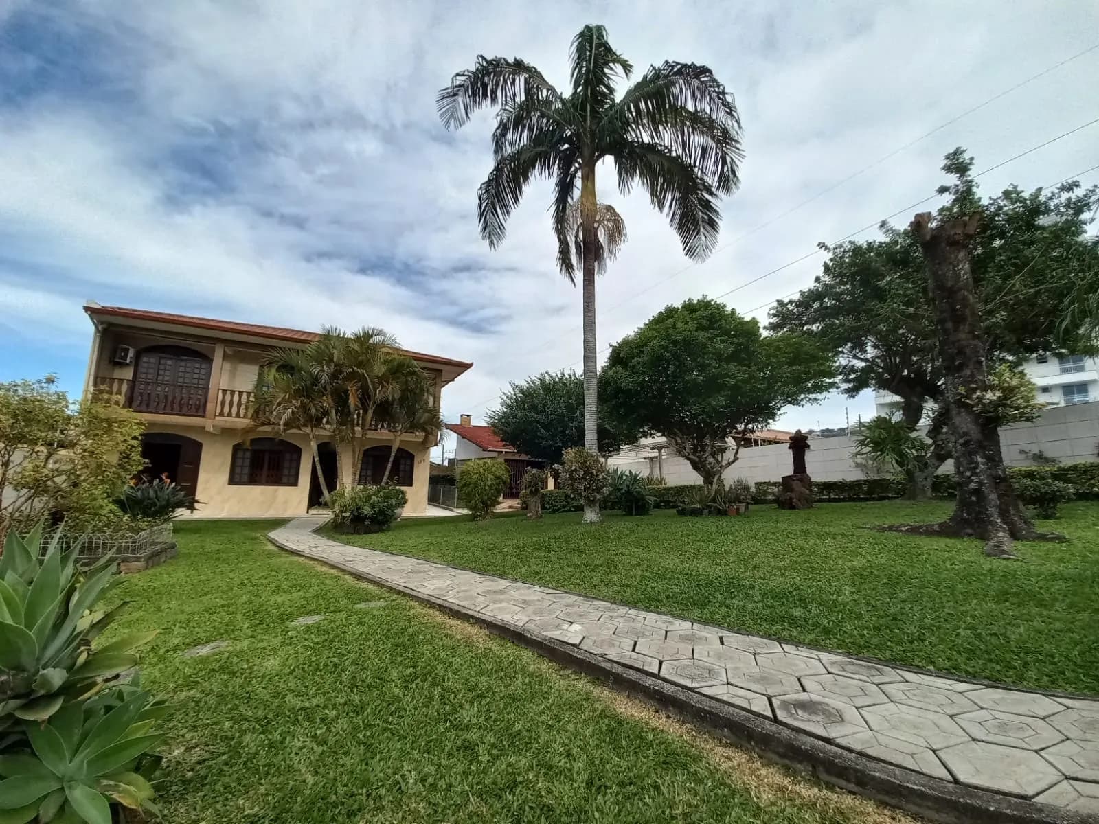 Foto de Casa à venda com 3 quartos, sendo 1 suíte, 2 vagas, 246m² na Rua Pedro Alves no Bela Vista, São José