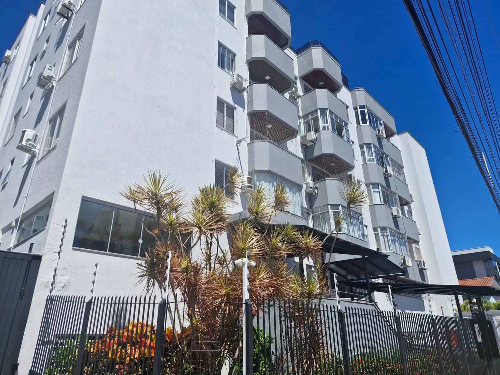 Foto de Apartamento à venda com 2 quartos, sendo 1 suíte, 1 vaga, 89m² na Rua Tenente Olímpio Costa no Coloninha, Florianópolis
