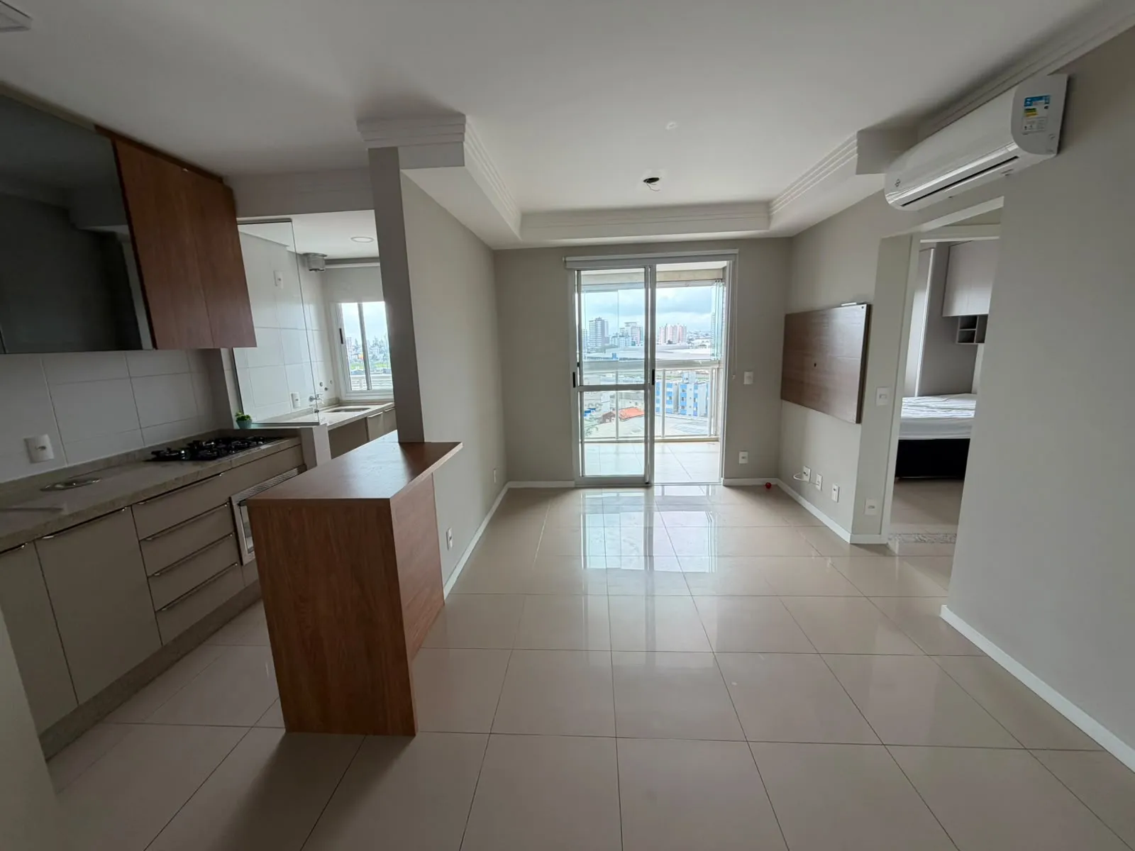 Foto de Apartamento à venda com 2 quartos, sendo 1 suíte, 1 vaga, 66m² na Rua João Grumiche no Roçado, São José