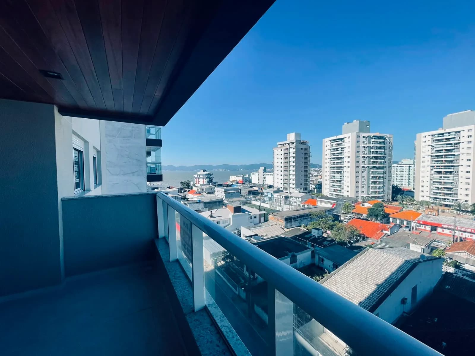 Foto de Apartamento à venda com 3 quartos, sendo 1 suíte, 2 vagas, 86m² na Rua do Iano no Barreiros, São José