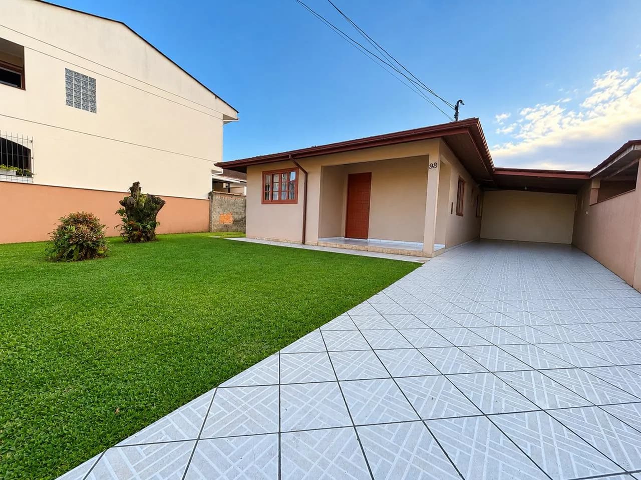 Foto de Casa à venda com 3 quartos, sendo 1 suíte, 4 vagas, 176m² na Rua Altino José da Cunha no Ponte do Imaruim, Palhoça
