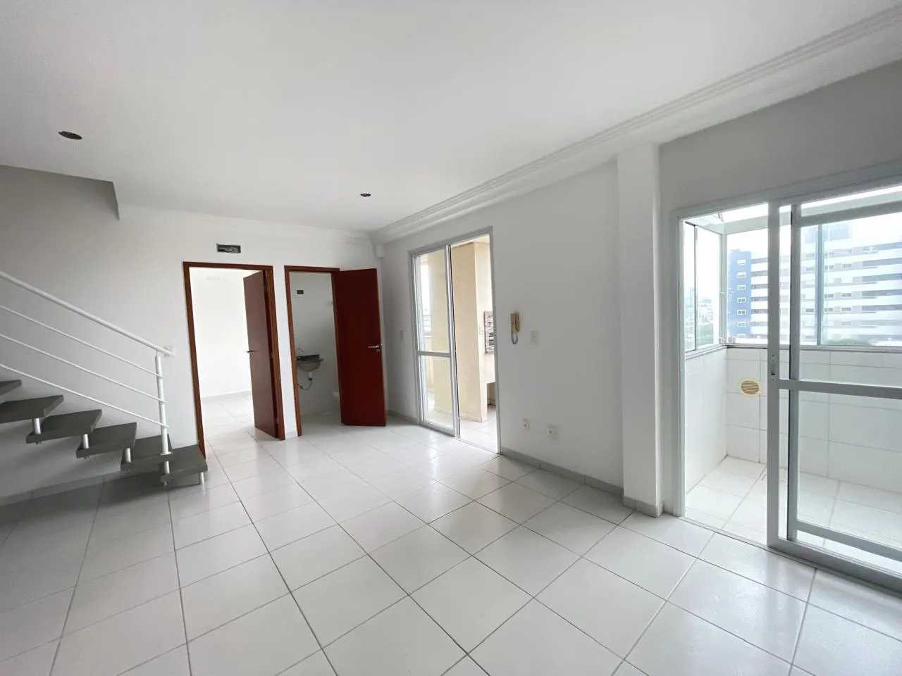 Foto de Apartamento à venda com 3 quartos, sendo 3 suítes, 2 vagas, 98m² na Rua Joaquim Nabuco no Capoeiras, Florianópolis