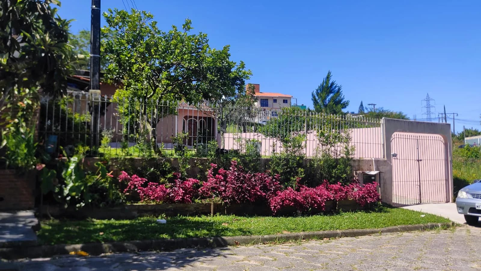 Foto de Casa à venda com 3 quartos, sendo 1 suíte, 6 vagas, 150m² na Travessa Antonina Campos da Silva no Roçado, São José
