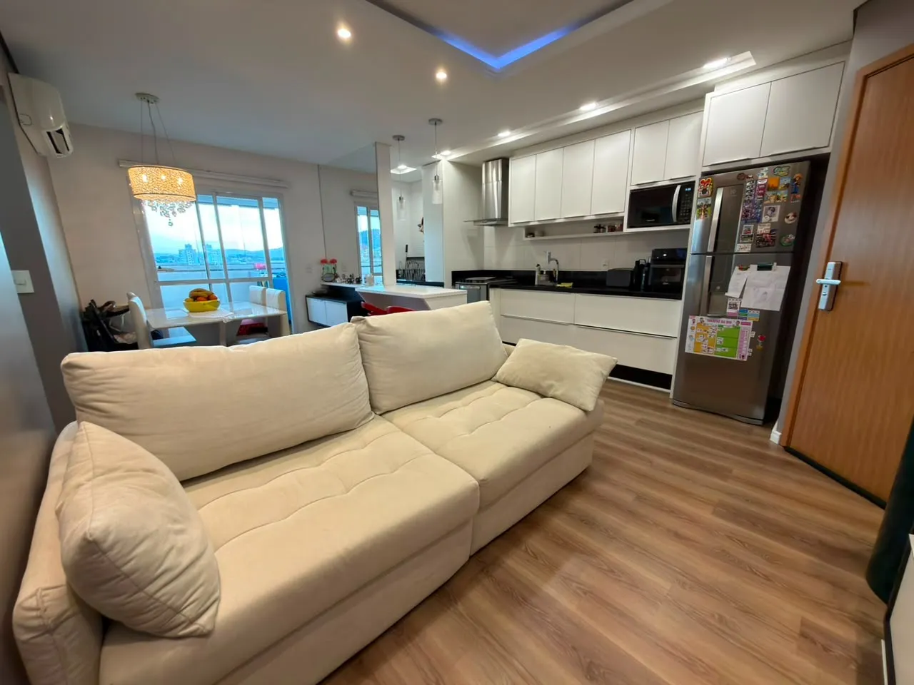 Foto de Apartamento à venda com 2 quartos, sendo 1 suíte, 1 vaga, 63m² na Rua Fagundes Varela no Areias, São José