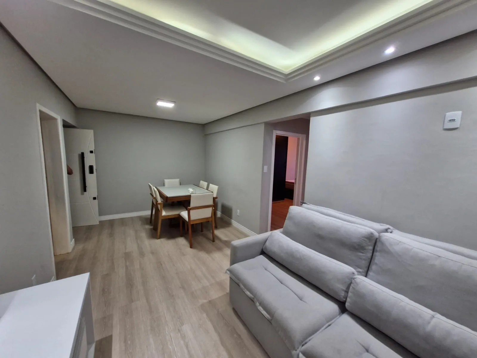 Foto de Apartamento à venda com 2 quartos, 1 vaga, 58m² na Avenida Governador Ivo Silveira no Estreito, Florianópolis