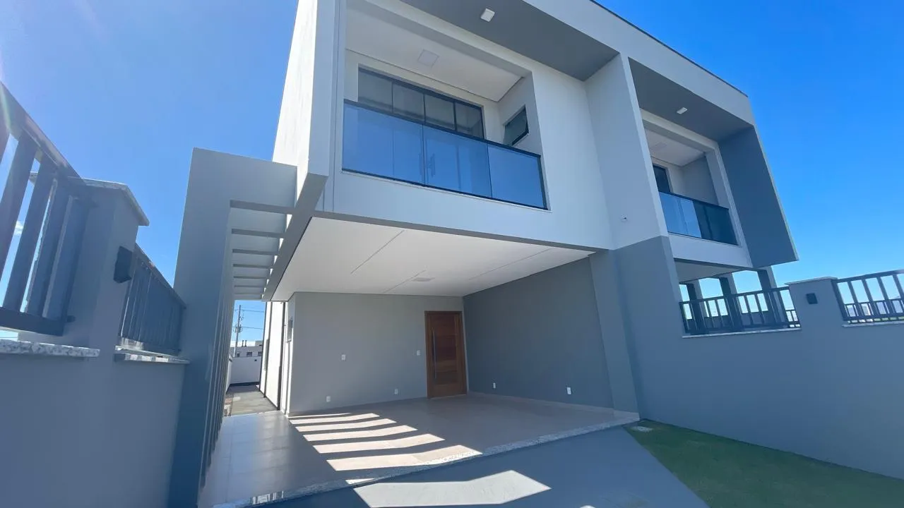Foto de Casa à venda com 3 quartos, sendo 1 suíte, 2 vagas, 135m² no Sertão do Maruim, São José